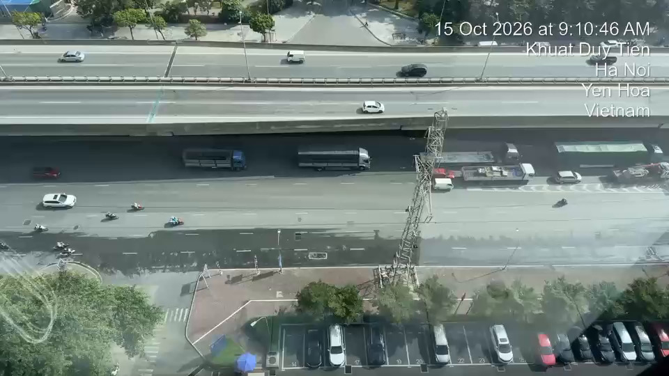 Still frame: Front view, 09:00